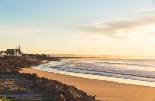Saint Francis Bay Apartment | Idyllic St Francis Cottage Steps from the Beach with Ocean View