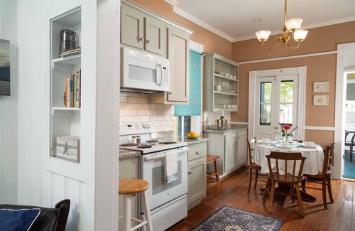 Downtown Historic District Bed & Breakfast | Experience St Francis Inn: Ocean View with Pool & Dining