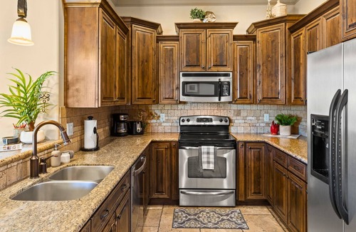 St. George Condo | St. George Gem: Pool, Hot Tub & Views Near Zion Basecamp
