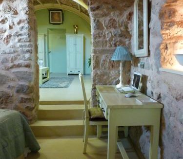 Agios Georgios Sykousis House | Pet-Friendly St. George Sykoussis Traditional Residence