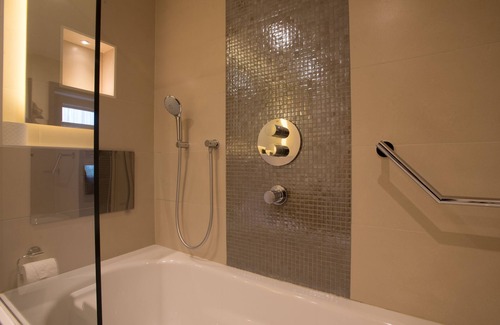 Wembley Park Hotel | Modern St George Hotel Wembley with Spa & Family Amenities
