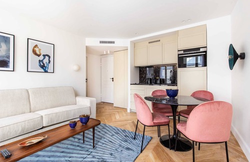 Pigalle Apartment | St Georges - Guest Rated 9.8 with Essential Family Amenities