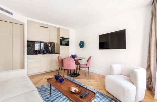 Pigalle Apartment | St Georges - Guest Rated 9.8 with Essential Family Amenities