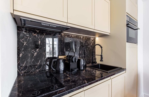 Pigalle Apartment | St Georges - Guest Rated 9.8 with Essential Family Amenities