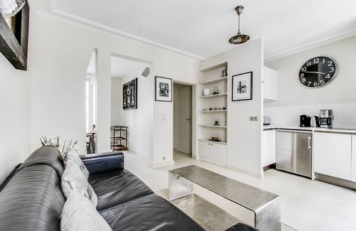 Odeon Apartment | Comfortable Stay at St Germain des Pres - Prince with Kitchen