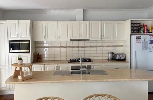 Melville House | St Helens Beachfront: Family-Friendly Retreat by the Ocean