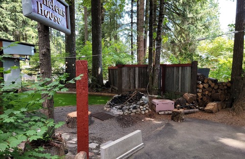 Cougar House | Discover St. Helens House: A Family Retreat by Yale Lake