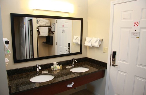 St Ignace Hotel | Budget-Friendly St. Ignace Inn with Pool & Spa Amenities