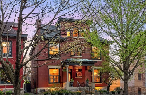Old Louisville House | St.James Court Art Show*Luxe Victorian*UL/Downtown*BourbonTrail*Games*Speakeasy
