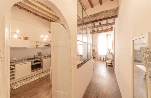 Old Town Apartment | Discover St. James House Near Osteria Francescana