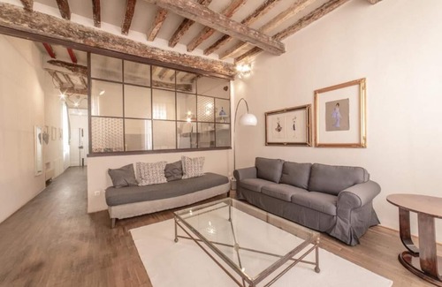 Old Town Apartment | Discover St. James House Near Osteria Francescana