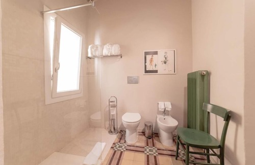 Old Town Apartment | Discover St. James House Near Osteria Francescana