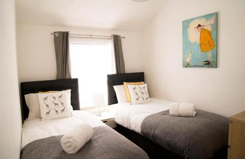 Doncaster Apartment | St Johns Hse: Oceanfront Retreat with Family-Friendly Amenities