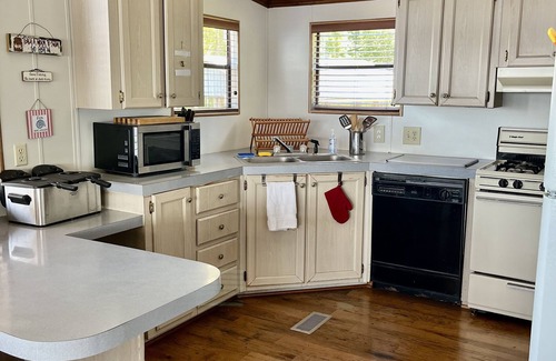 Crescent City House | Inviting St. Johns River Retreat with Family-Friendly Amenities