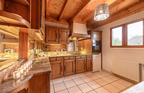 Saint-Jorioz House | St Jorioz - Cozy Chalet with Lake Views and Top Amenities