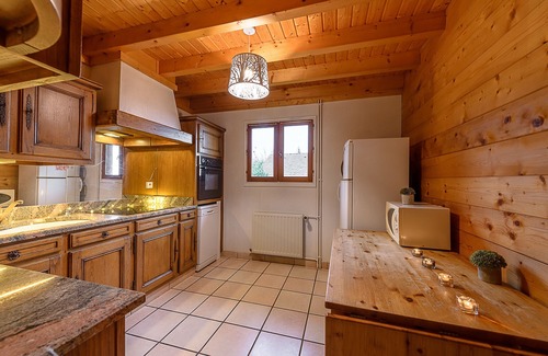 Saint-Jorioz House | St Jorioz - Cozy Chalet with Lake Views and Top Amenities