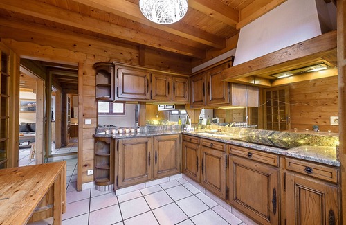 Saint-Jorioz House | St Jorioz - Cozy Chalet with Lake Views and Top Amenities