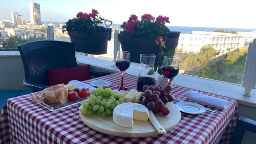 Ta' Giorni Apartment | Bright Seaview Apartment in St. Julian's - Family Friendly