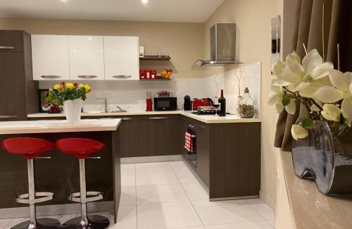 Ta' Giorni Apartment | Bright Seaview Apartment in St. Julian's - Family Friendly