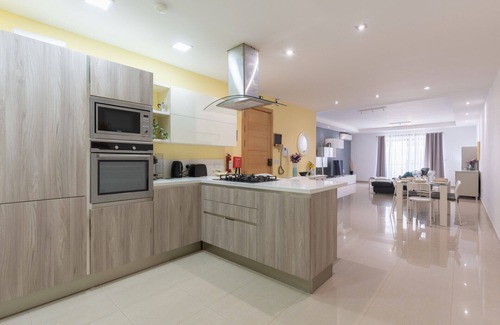 Tal-Ghoqod Apartment | St.Julians apartment-Hosted by Sweetstay