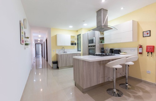 Tal-Ghoqod Apartment | St.Julians apartment