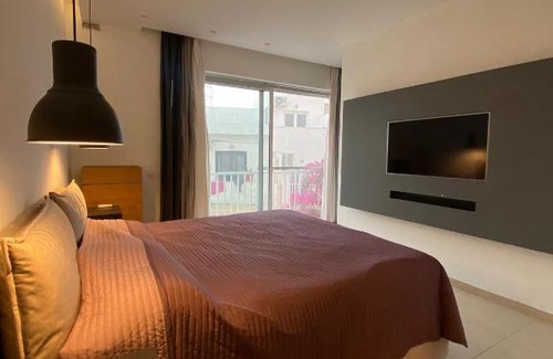Ta' Giorni Apartment | Discover St Julians Apt with Pool - 4-Star Getaway