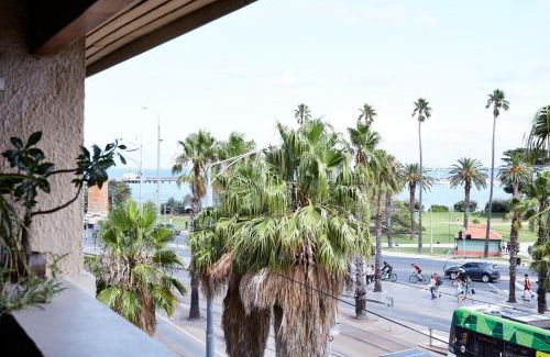 St Kilda Apartment | Oceanfront St Kilda Beachfront Penthouse - Rated 9.5/10