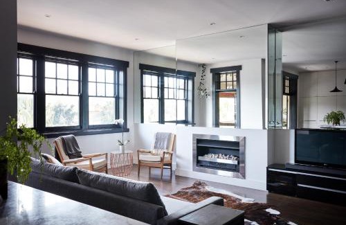 St Kilda Apartment | Oceanfront St Kilda Beachfront Penthouse - Rated 9.5/10