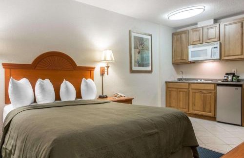 Massena Hotel | Guest Rated Quality Inn Massena with Breakfast & Accessibility