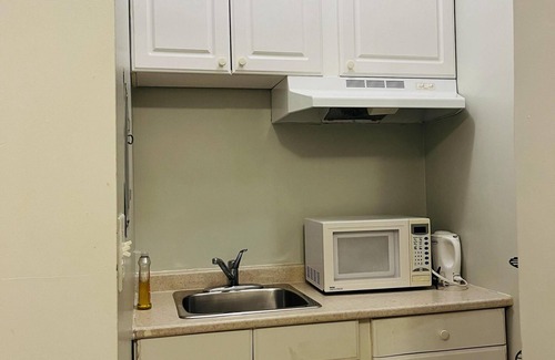 Old Town Hotel | Cozy St Lawrence Residences with Spa and Kitchen Amenities