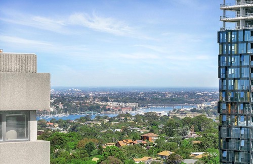 St. Leonards Apartment | Modern 2 Bedroom Apartment in St Leonards with Breakfast