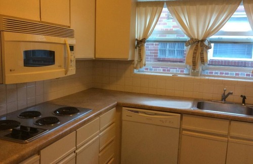 St. Louis Hills House | Scenic St Louis Hills Retreat with Pool & Family Amenities