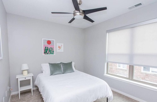 DeBaliviere Place Apartment | Modern 2BD/2BA Retreat Near Forest Park in St. Louis