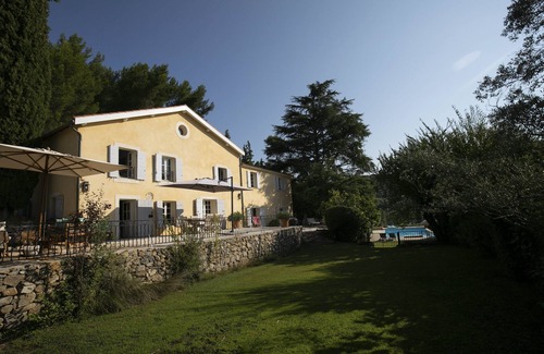 Aix-en-Provence House | St Marc Jaumegarde: Nature Retreat Near Aix en Provence