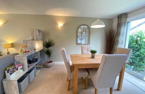 Duddingston House | Pet-Friendly St Margaret's Cottage in Edinburgh - 4 Star Stay