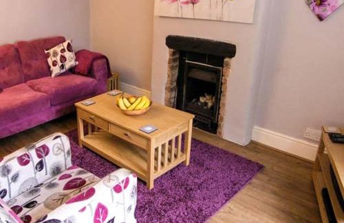 Tatworth House | Family-Friendly Retreat at St Margaret's Cottage - 4 Stars