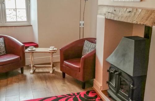 Tatworth House | Family-Friendly Retreat at St Margaret's Cottage - 4 Stars