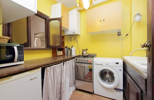Rione VI Parione Apartment | Relax at St Margherita House with Pool & Spa Amenities