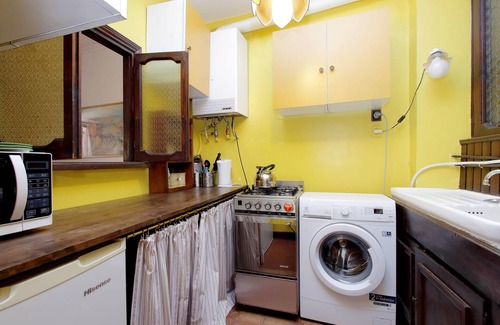 Rione VI Parione Apartment | Relax at St Margherita House with Pool & Spa Amenities