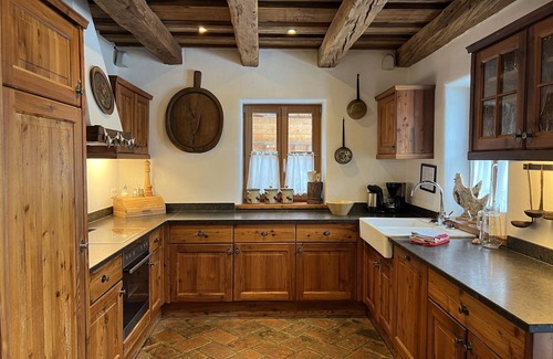 Sankt Martin House | Pet-Friendly St. Martin Chalets with Lake View & Spa