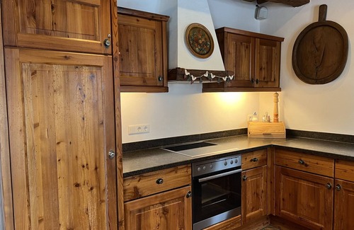 Sankt Martin House | Pet-Friendly St. Martin Chalets with Lake View & Spa