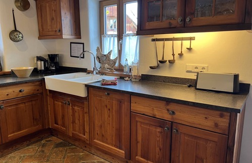 Sankt Martin House | Pet-Friendly St. Martin Chalets with Lake View & Spa