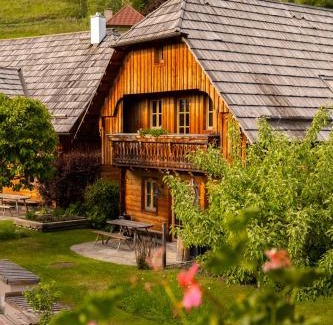 Sankt Martin Ski Chalet | Experience St Martin Chalets: 4-Star Retreat with Hot Tub
