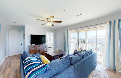 Destin Apartment | Relax at St Martin Beachwalk Villas with Pool Access