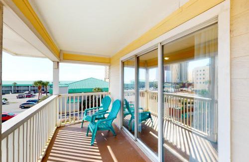 Destin Apartment | Relax at St Martin Beachwalk Villas with Pool Access