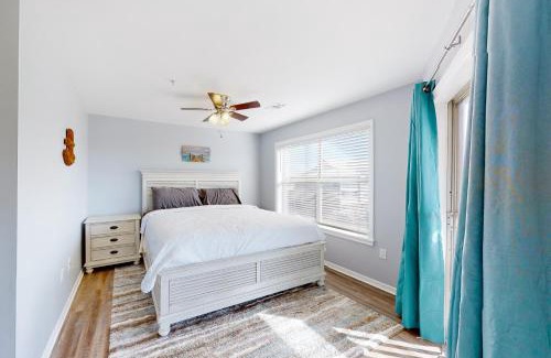 Destin Apartment | Relax at St Martin Beachwalk Villas with Pool Access