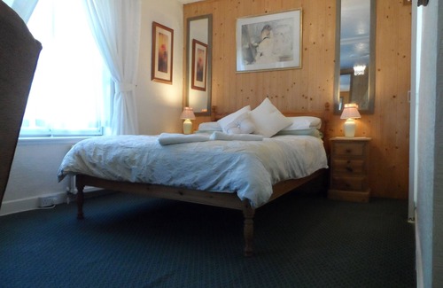 Dover House | Top-Rated St Martin's Guest House with Breakfast & Kitchen