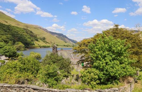 Tywyn House | St Mary's Hotel: 4-Star Stay with Family & Pet-Friendly Options