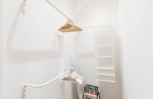 Penistone Apartment | St Marys Apartment - Modern Retreat in Peak District