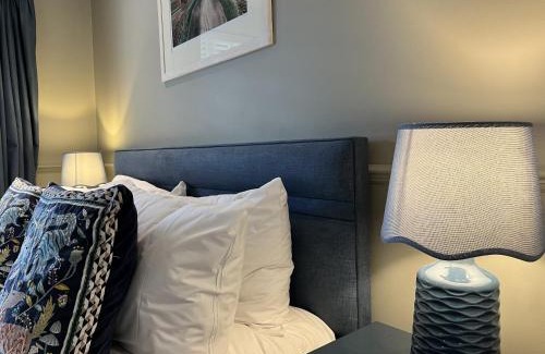 Arundel Hotel | Pet-Friendly St Marys Gate Inn: 4-Star Comfort Awaits